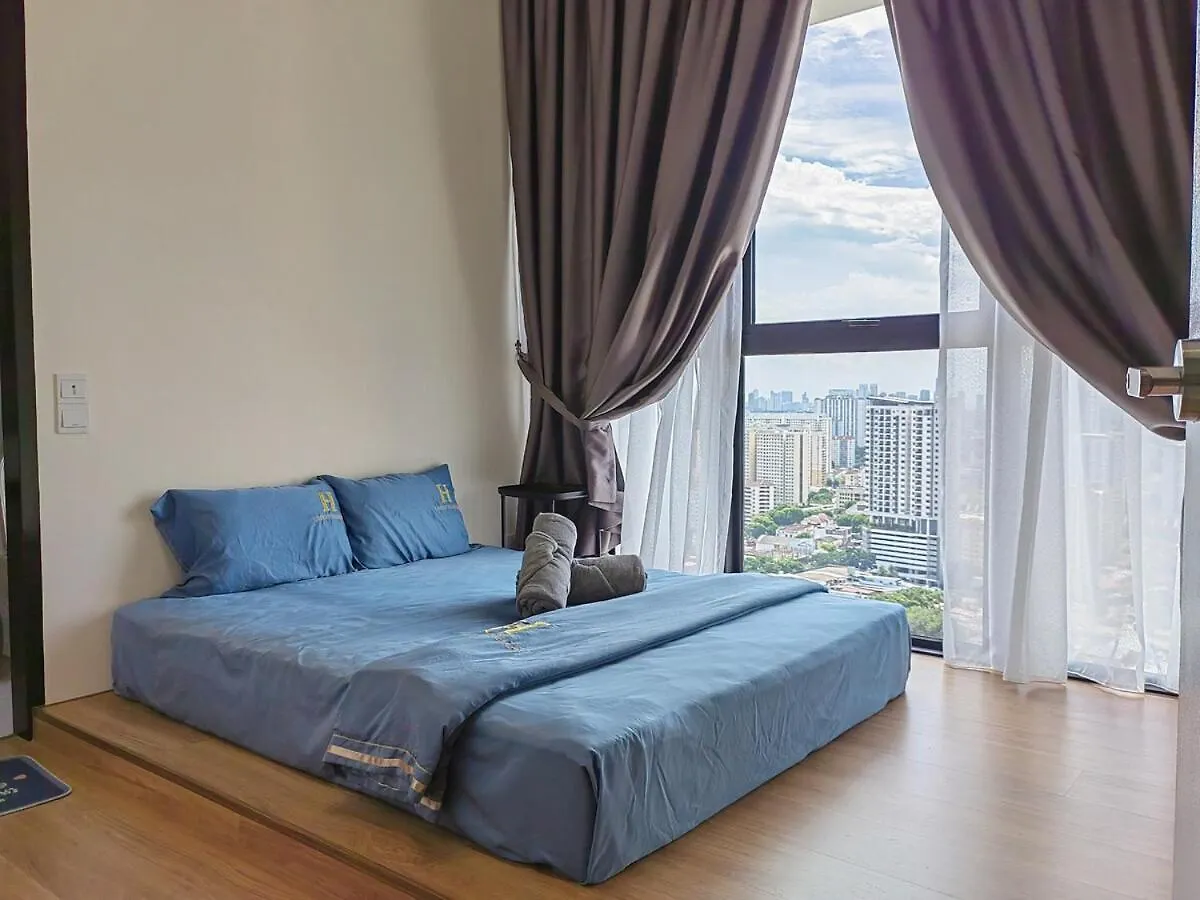 Urban Suites Jelutong Georgetown 2Br Leisure City Night View 0*,  Malaysia